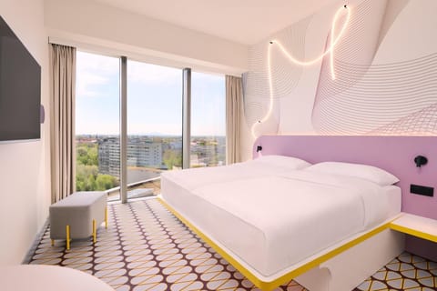 TV and multimedia, Photo of the whole room, Bedroom, City view
