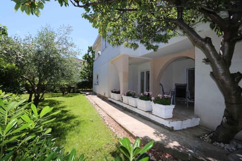 Property building, Summer, Garden