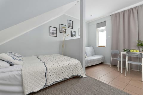 Bed, Photo of the whole room, Seating area