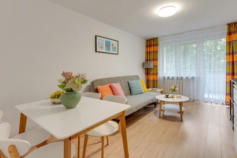 Bed, Living room, Photo of the whole room, Seating area, Dining area