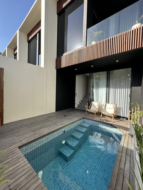 Property building, Pool view, Swimming pool