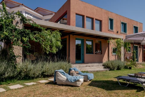 Property building, Garden, sunbed