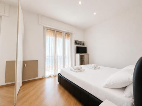 Bed, Kitchen or kitchenette, Photo of the whole room, Bedroom, towels, wardrobe