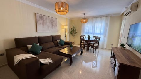 Communal lounge/ TV room, TV and multimedia, Living room, Seating area, Dining area