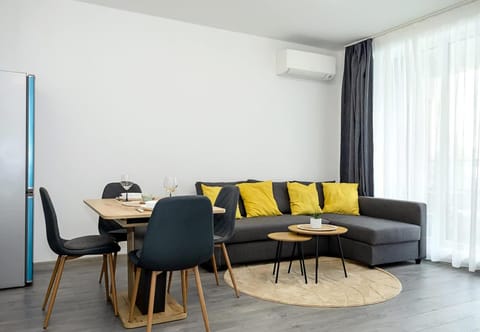 Living room, Seating area, Dining area, air conditioner