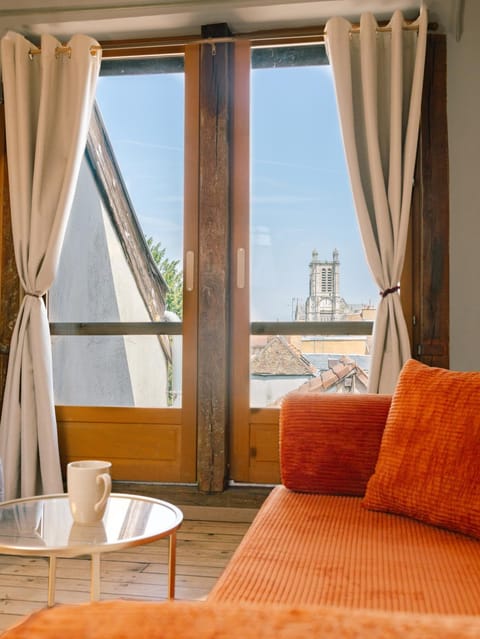 Living room, Seating area, City view, Landmark view