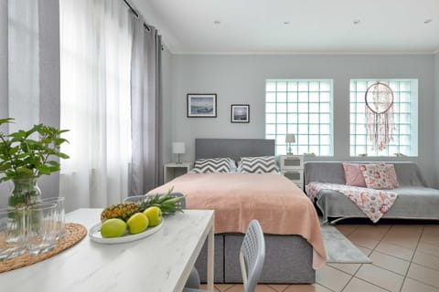 Bed, Photo of the whole room, Seating area