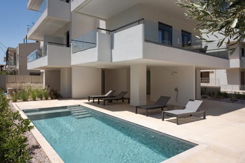 Property building, Patio, Day, Pool view, Swimming pool, sunbed