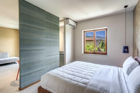 Bed, Photo of the whole room, Bedroom, air conditioner