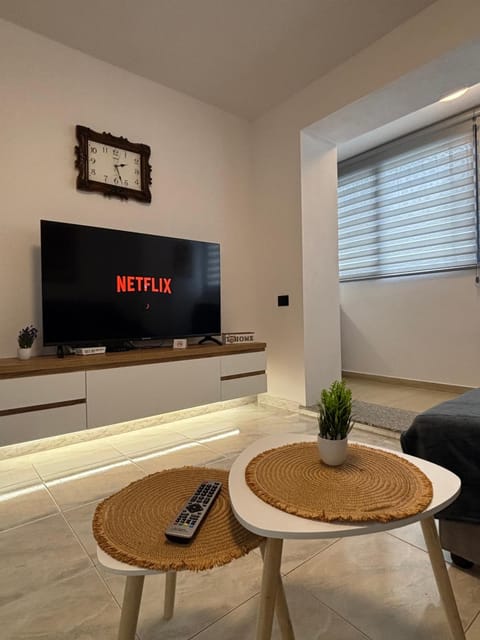Communal lounge/ TV room, TV and multimedia, Living room, Seating area
