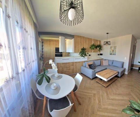Communal lounge/ TV room, Kitchen or kitchenette, Living room, Seating area, Dining area