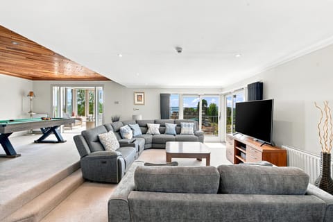 TV and multimedia, Living room, Seating area
