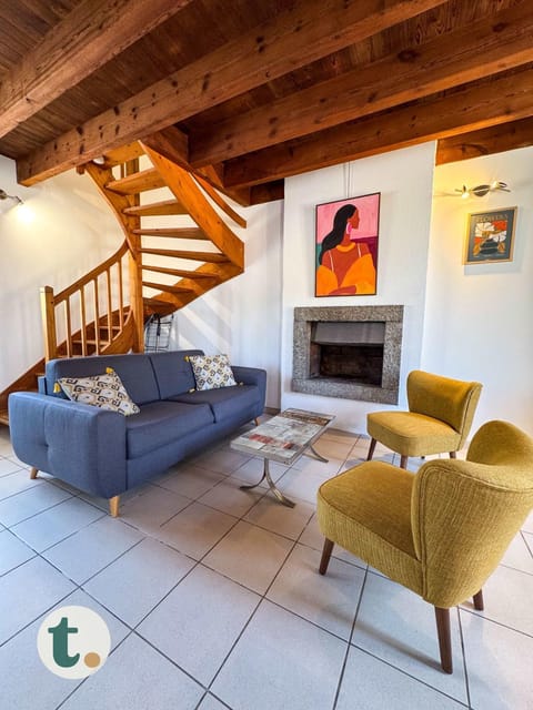 Living room, Seating area