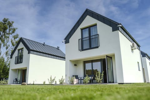 Property building, Day, Garden, Garden view