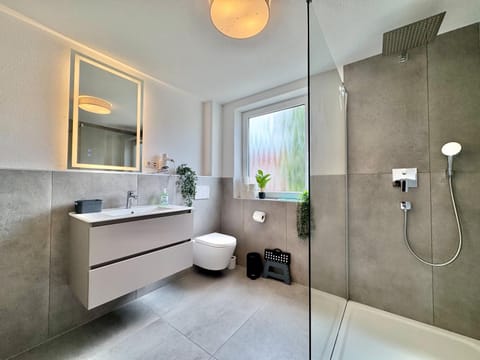 Shower, Bath, towels