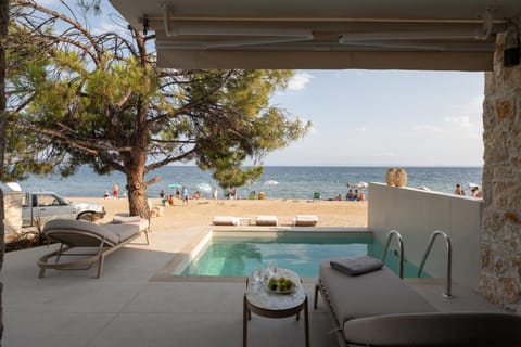 Patio, View (from property/room), Pool view, Swimming pool, Swimming pool, sunbed