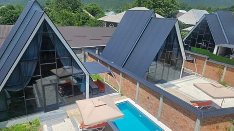 Property building, Day
