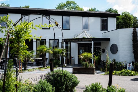 Property building, Facade/entrance, Garden