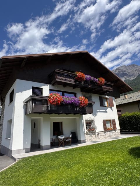 Property building, View (from property/room), Balcony/Terrace, Garden view
