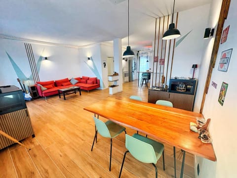 TV and multimedia, Living room, Seating area, Dining area
