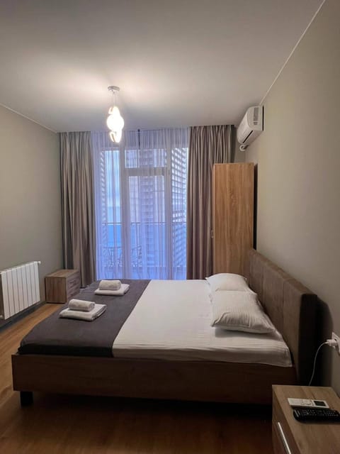 Bed, Photo of the whole room, internet, air conditioner