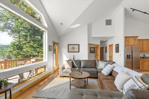 Natural landscape, View (from property/room), Balcony/Terrace, Kitchen or kitchenette, Living room, Seating area