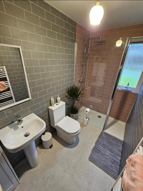 Home Comforts in Peaceful 2 Acres House in Inverness