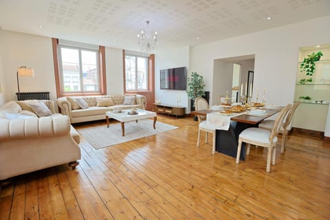 Communal lounge/ TV room, TV and multimedia, Living room, Seating area