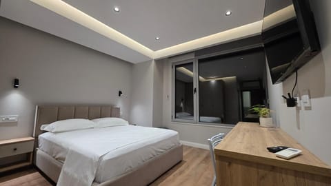 Bed, TV and multimedia