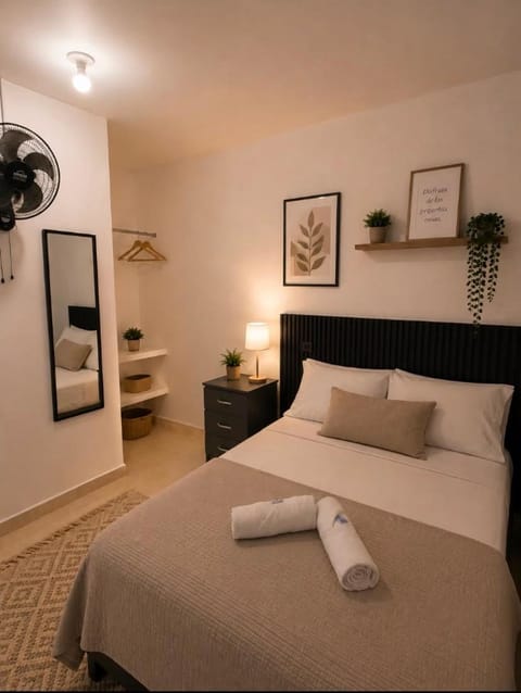 Bed, Bedroom, towels