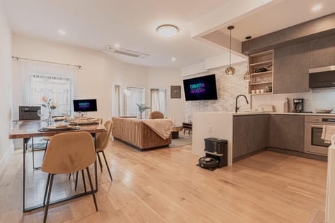 TV and multimedia, Living room, Dining area, air conditioner