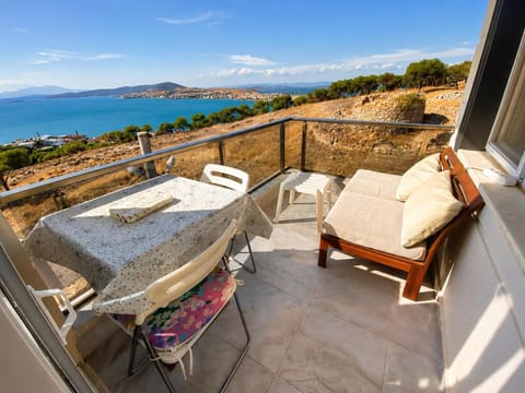 Natural landscape, View (from property/room), Balcony/Terrace, Seating area, Dining area, Mountain view, Sea view