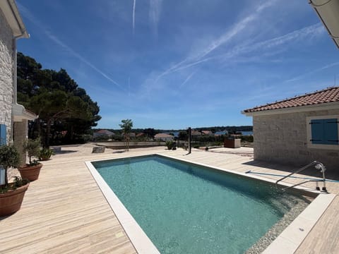 Swimming pool, Location, children, Family