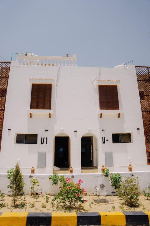 Property building, Day