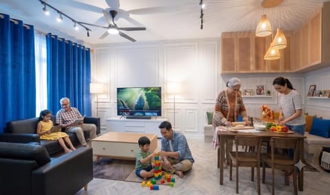 Communal lounge/ TV room, People, TV and multimedia, Living room, Seating area, Dining area, Evening entertainment, children, group of guests, Family