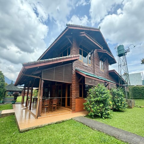 Property building, Patio, Garden, Garden view