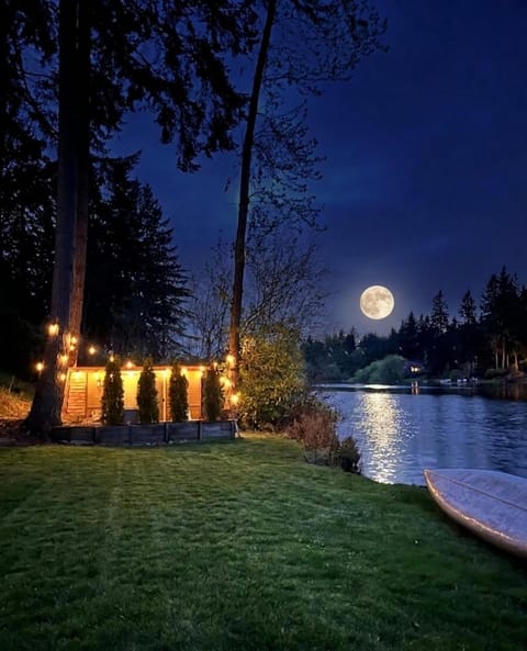 Nearby landmark, Night, Natural landscape, Garden, Garden view, Lake view