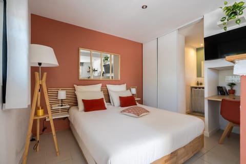 Seating area, Bedroom