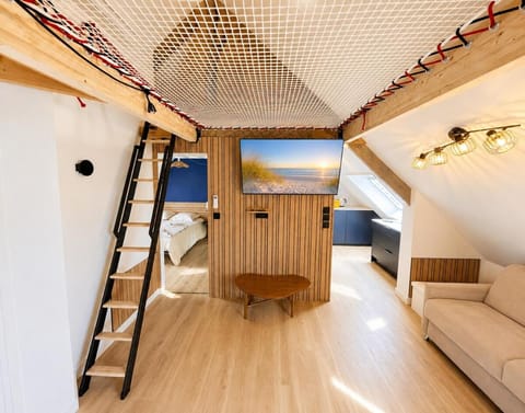 Communal lounge/ TV room, Bed, TV and multimedia, Photo of the whole room