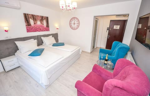 Bed, Other, Photo of the whole room, Seating area