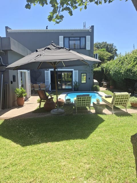 Property building, Patio, Spring, Garden, Swimming pool, sunbed