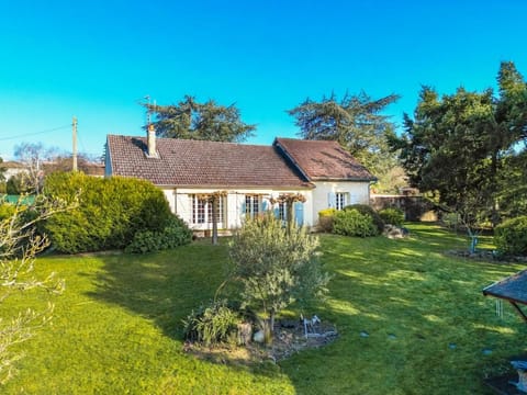 Property building, Spring, Day, Natural landscape, Garden, Garden view