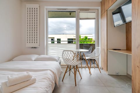 TV and multimedia, Balcony/Terrace, Living room, Photo of the whole room, Seating area, Dining area