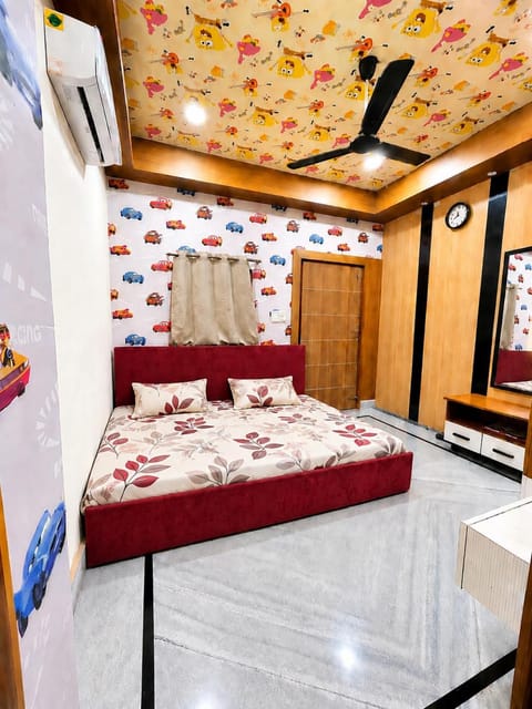 Property building, Bed, Bedroom, air conditioner, air conditioner