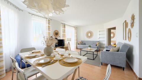 Living room, Seating area, Dining area