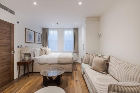 Bed, Living room