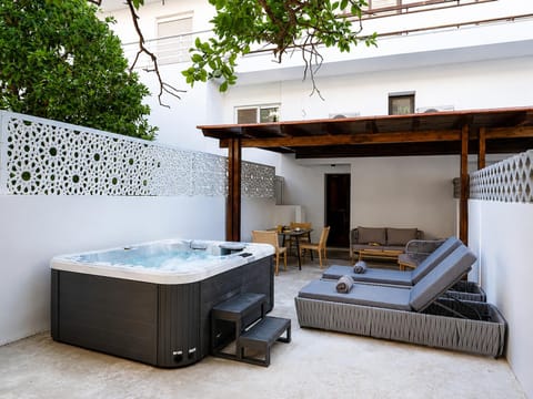 Hot Tub, sunbed