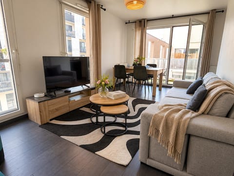 TV and multimedia, Living room, Dining area