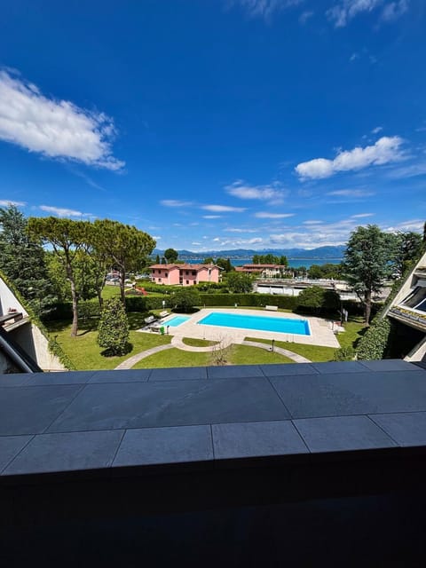 Garden, Balcony/Terrace, Lake view, Pool view, Swimming pool