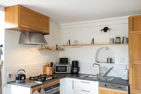Coffee/tea facilities, Kitchen or kitchenette, dishwasher, oven, pet friendly, stove, toaster